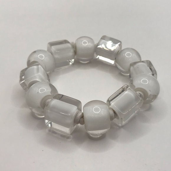 Chunky White and Clear Acrylic Beaded Bracelet - Picture 4 of 6